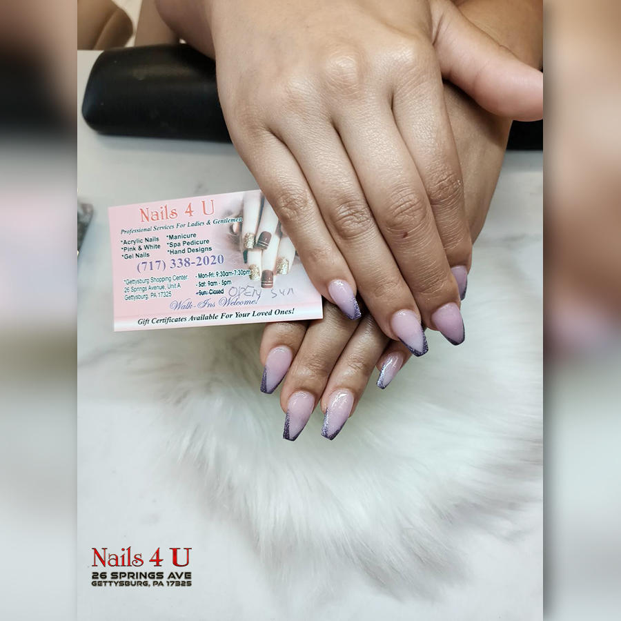 Minimalist nail design
